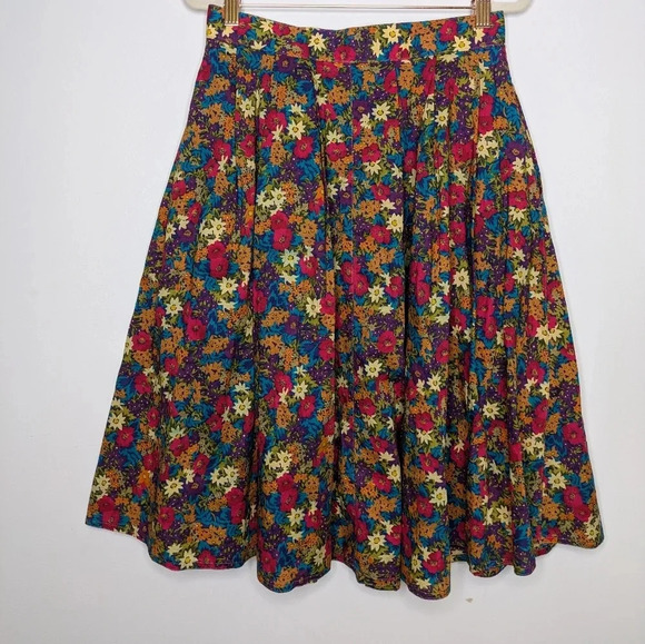 Liz Claiborne Floral A-Line Skirt with Red Belt - Picture 10 of 11